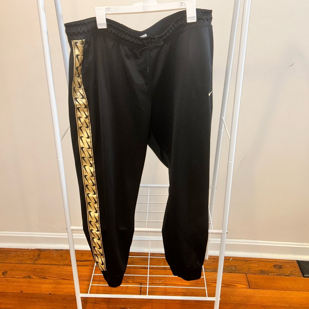 Woman's Nike Joggers - 2X